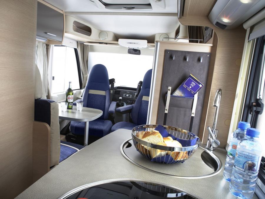 Интерьер Hymer Exsis-I 2007 года  (фото 9 из 14)